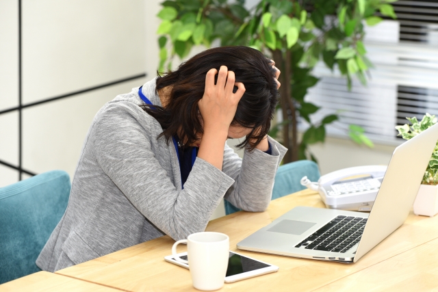 【もしかしてうつ病？適応障害？】仕事が手につかない時の対処法について、専門家が解説！